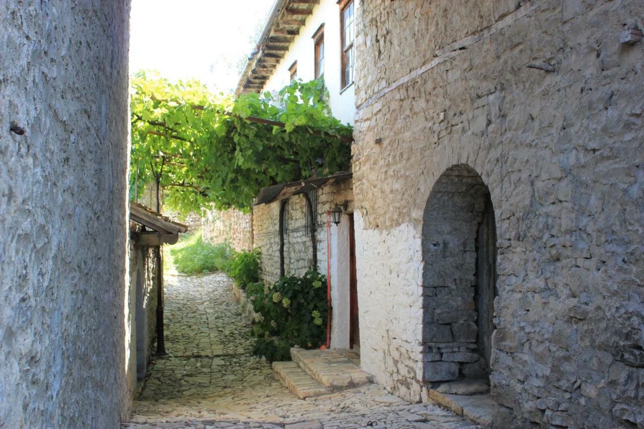 Guest House Toli Inside Berat Castle 外观 照片