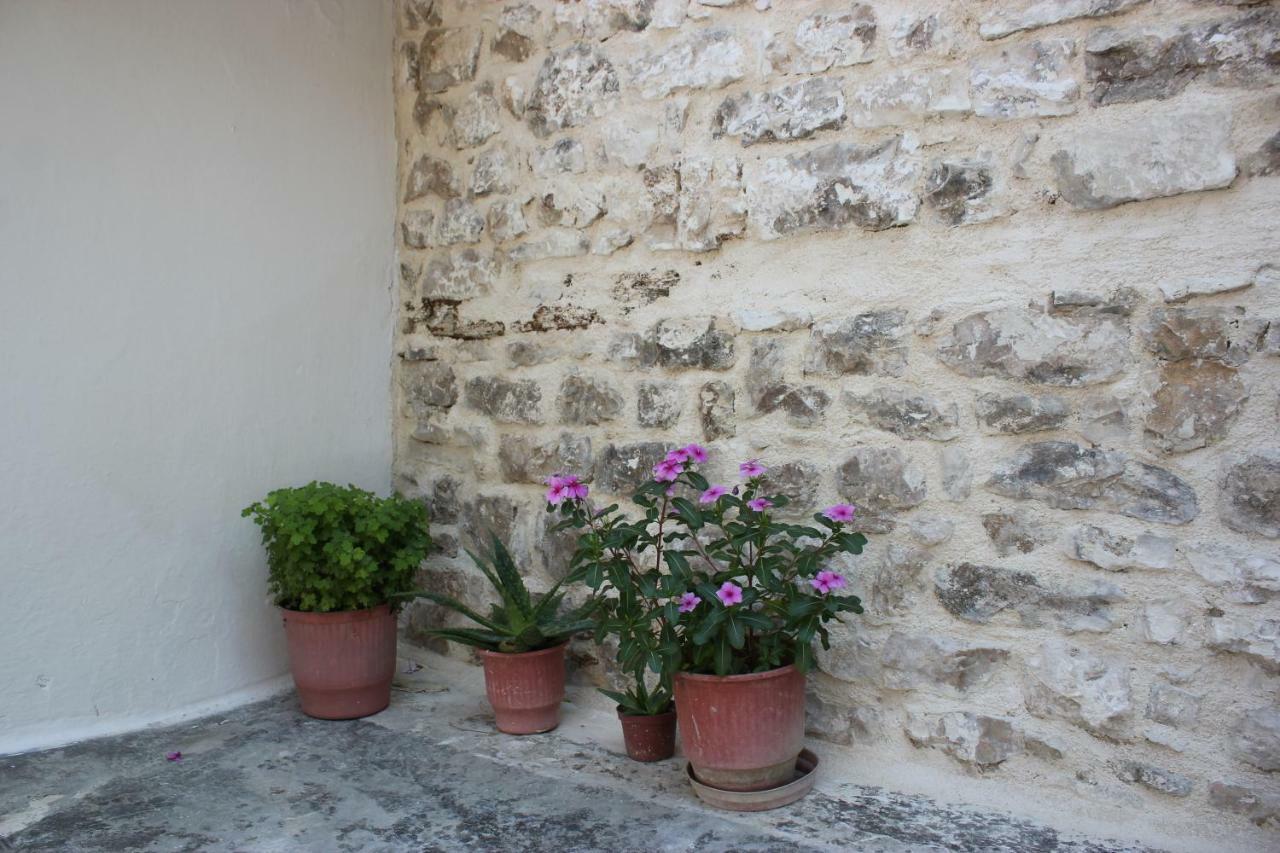 Guest House Toli Inside Berat Castle 外观 照片