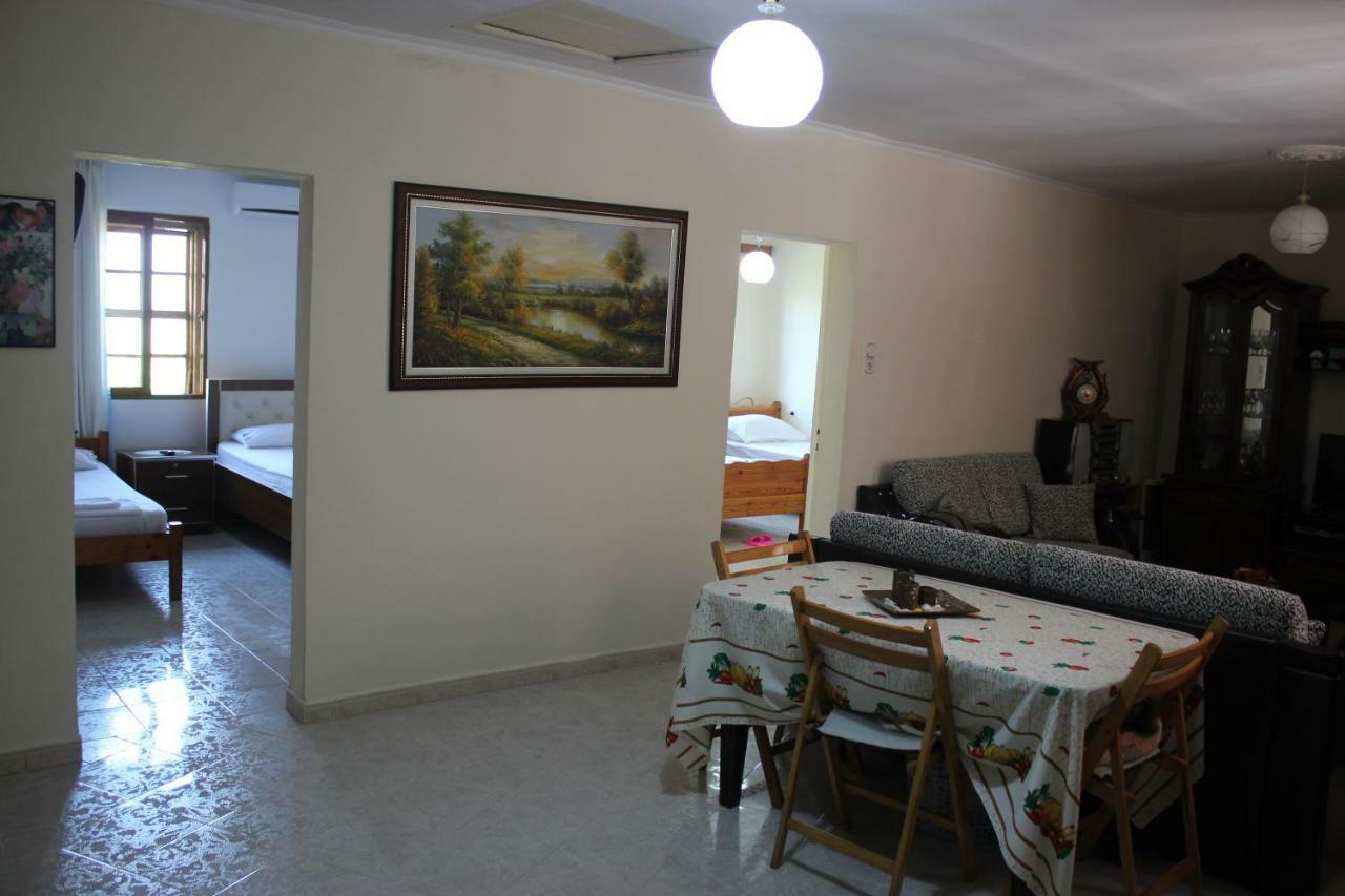 Guest House Toli Inside Berat Castle 外观 照片
