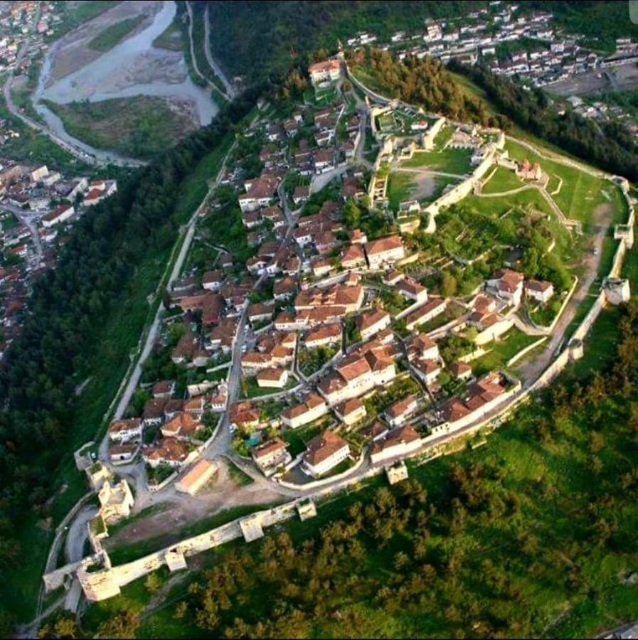 Guest House Toli Inside Berat Castle 外观 照片